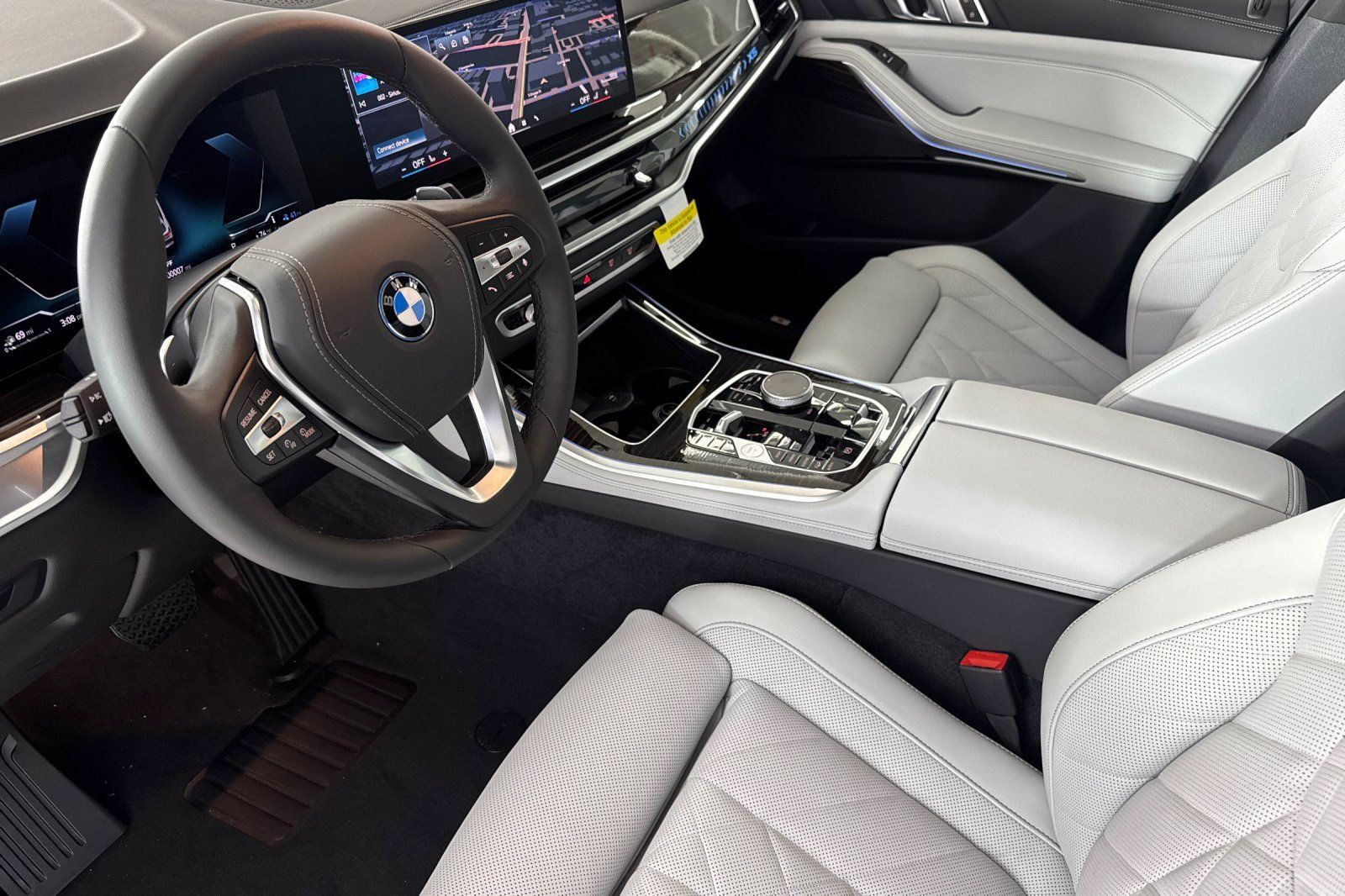 Used 2026 BMW X5 xDrive50e w/ Parking Assistance Package AWD/4WD image 4