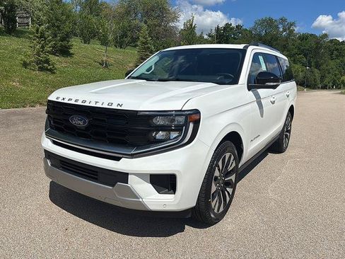 New 2026 Ford Expedition Platinum w/ Driver's Package AWD/4WD image 8