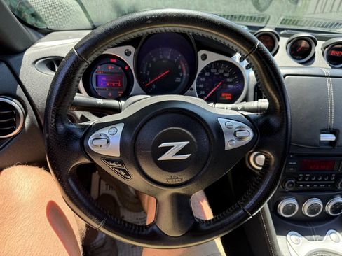 Used 2017 Nissan 370Z Coupe RWD image 20