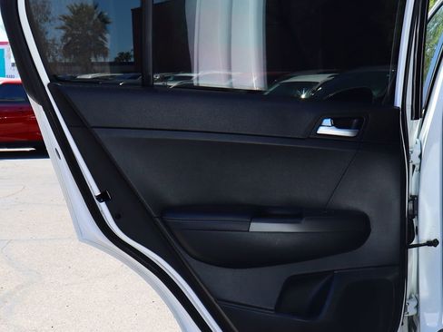 Used 2020 Kia Sportage LX image 28