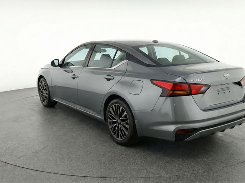 Used 2025 Nissan Altima 2.5 SV image 6