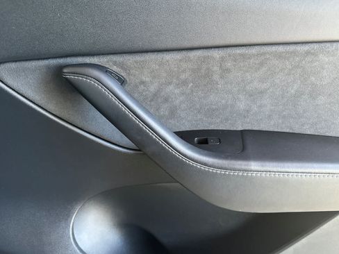 Used 2021 Tesla Model Y Long Range AWD/4WD image 19