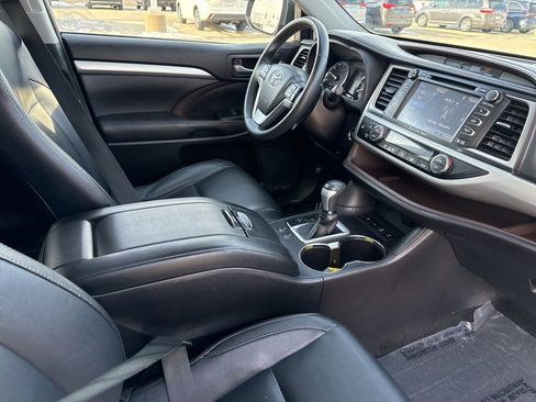 Used 2016 Toyota Highlander XLE image 23