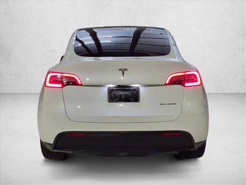Used 2021 Tesla Model Y Long Range AWD/4WD image 2