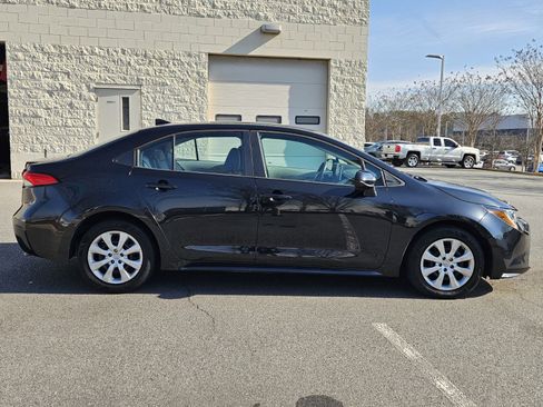 Used 2021 Toyota Corolla LE image 7