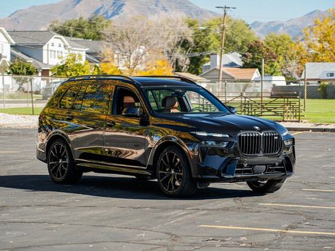 Certified 2025 BMW X7 M60i image 3