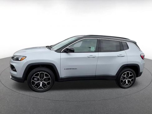Used 2025 Jeep Compass Limited AWD/4WD image 8