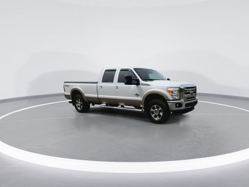 Used 2011 Ford F250 Lariat w/ Lariat Interior Pkg image 2