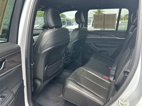 Used 2024 Jeep Grand Cherokee Limited w/ Black Appearance Package RWD image 31