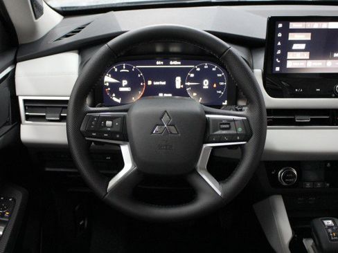 New 2026 Mitsubishi Outlander SE image 21