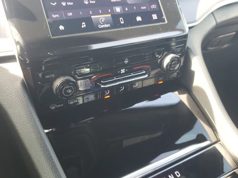 New 2025 Jeep Grand Cherokee Altitude image 19