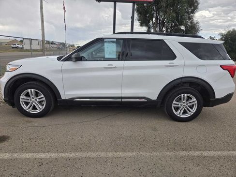 Used 2022 Ford Explorer XLT AWD/4WD image 6