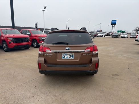 Used 2011 Subaru Outback 2.5i Limited image 6