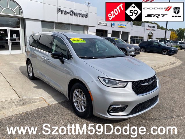 Used 2024 Chrysler Pacifica Touring-L FWD image 1