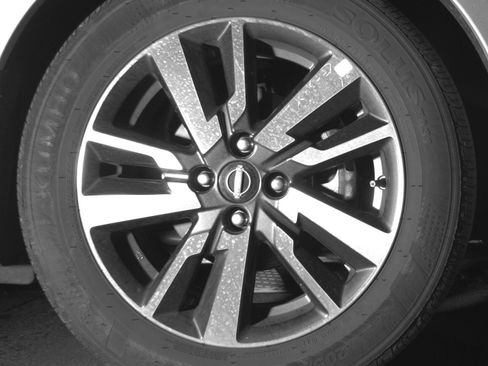 Used 2025 Nissan Versa SV FWD image 16