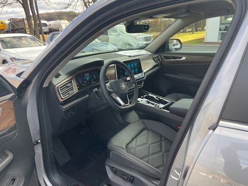 New 2026 Volkswagen Atlas SE image 3