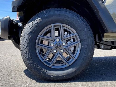 New 2025 Jeep Gladiator Sport image 12