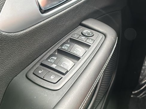 New 2026 Chrysler Pacifica Limited w/ Uconnect Theater Family Group image 37