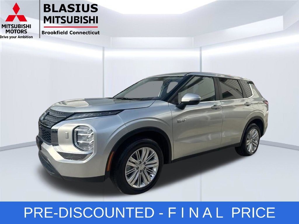 Used 2025 Mitsubishi Outlander ES AWD/4WD image 3