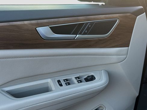 Certified 2024 Volkswagen Atlas SE image 16