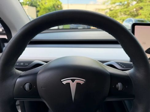 Used 2021 Tesla Model Y Long Range AWD/4WD image 24