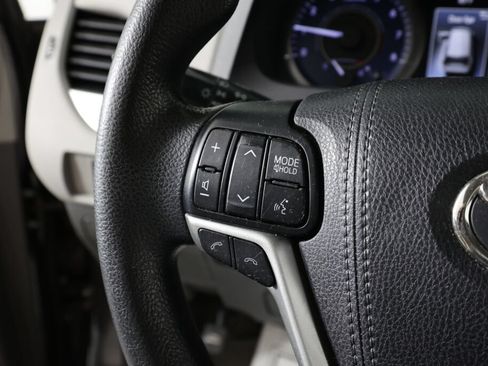 Used 2018 Toyota Sienna LE FWD image 28