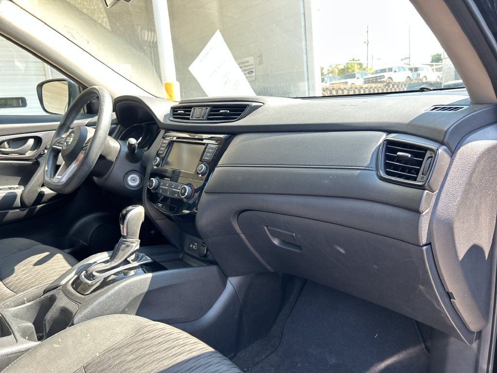 Used 2020 Nissan Rogue S FWD image 15