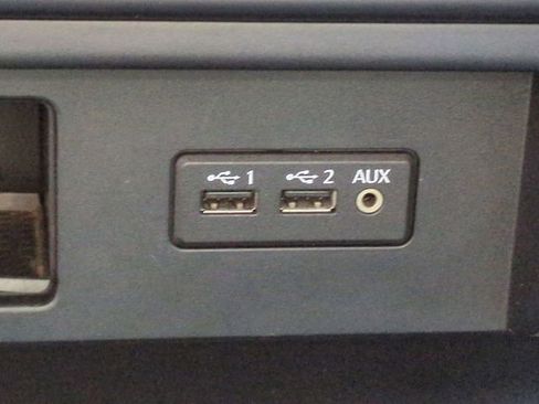 Used 2019 Nissan Titan SV image 21