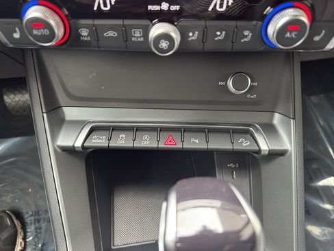 Certified 2025 Audi Q3 2.0T Premium w/ Black Optic Sport Package AWD/4WD image 24