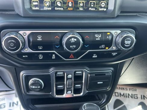 Used 2023 Jeep Gladiator Sport AWD/4WD image 19