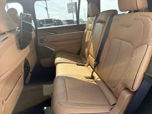 Used 2025 Jeep Grand Cherokee L Summit AWD/4WD image 15