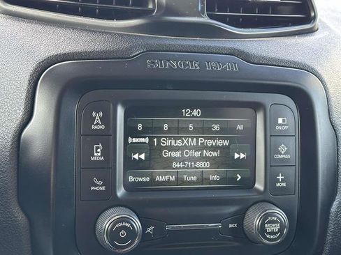 Used 2015 Jeep Renegade Trailhawk image 17