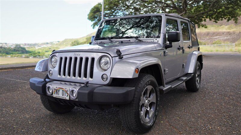 Used 2018 Jeep Wrangler Unlimited Sahara w/ Connectivity Group AWD/4WD image 3