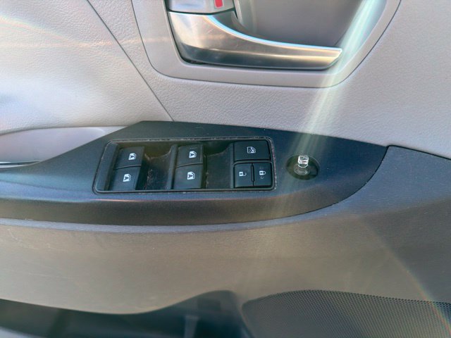 Used 2020 Toyota Sienna LE w/ LE Preferred Package FWD image 17