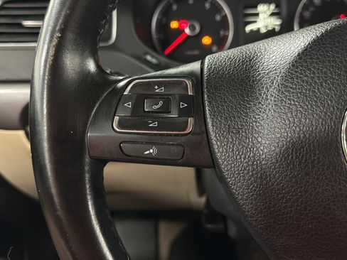 Used 2013 Volkswagen Jetta SEL FWD image 23