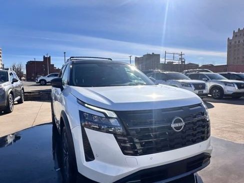 New 2026 Nissan Pathfinder Platinum w/ Cargo Package image 3