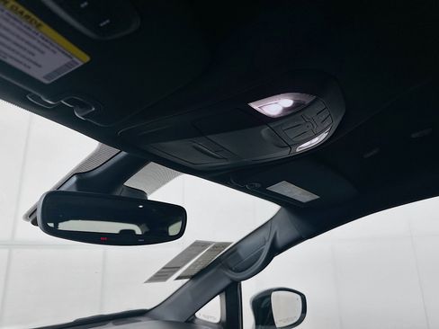 Used 2025 Chrysler Pacifica Select FWD image 18