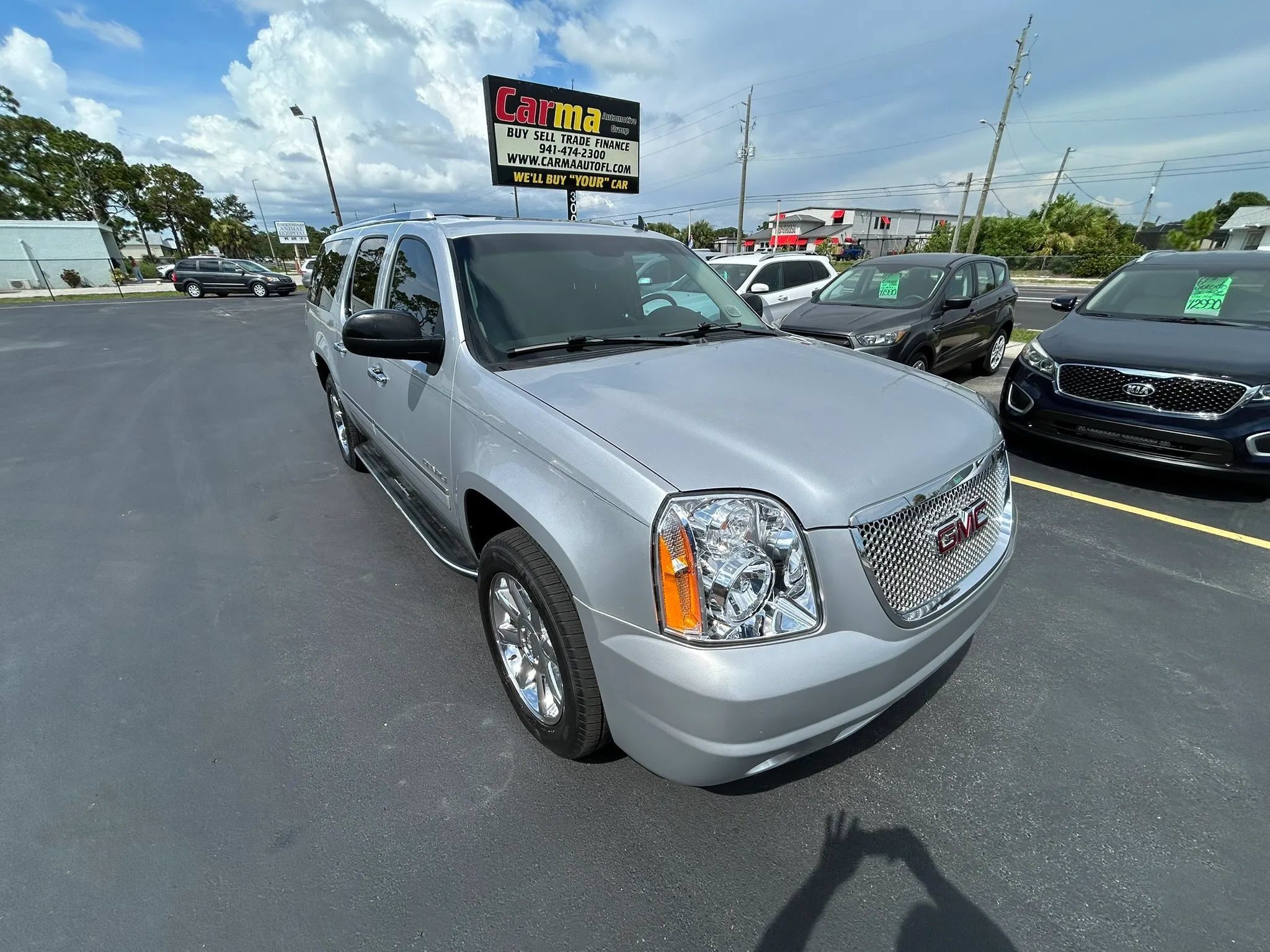 Used 2012 GMC Yukon XL Denali RWD image 9