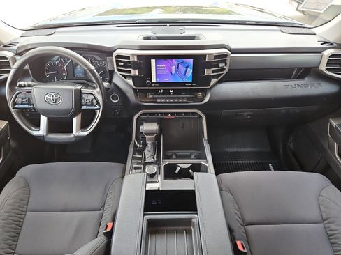 Used 2022 Toyota Tundra SR5 w/ SR5 Convenience Package AWD/4WD image 17