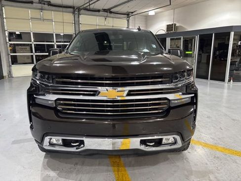 Used 2019 Chevrolet Silverado 1500 High Country w/ Z71 Off-Road Package AWD/4WD image 3
