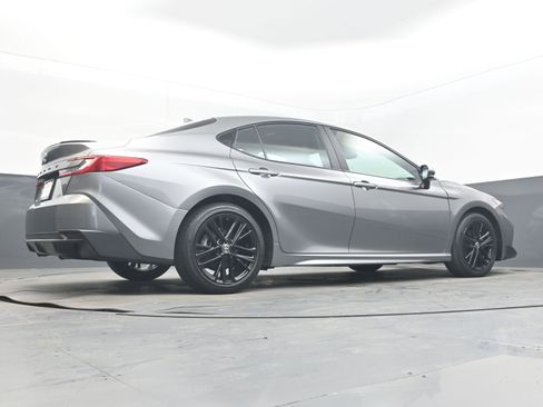 Used 2025 Toyota Camry SE FWD image 27