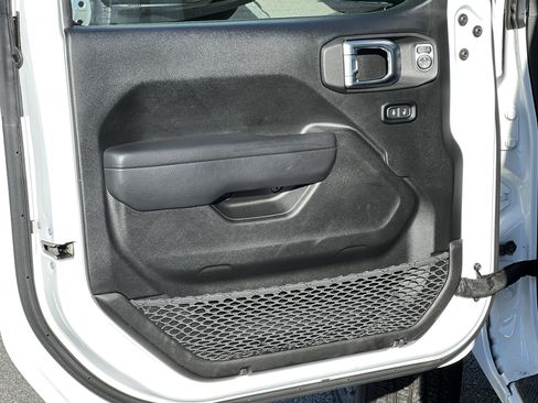 Used 2022 Jeep Gladiator Sport AWD/4WD image 12