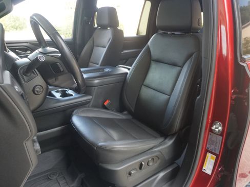 Used 2023 Chevrolet Suburban Z71 w/ Luxury Package image 17