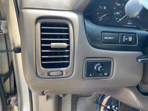 Used 1996 Nissan Maxima SE FWD image 21