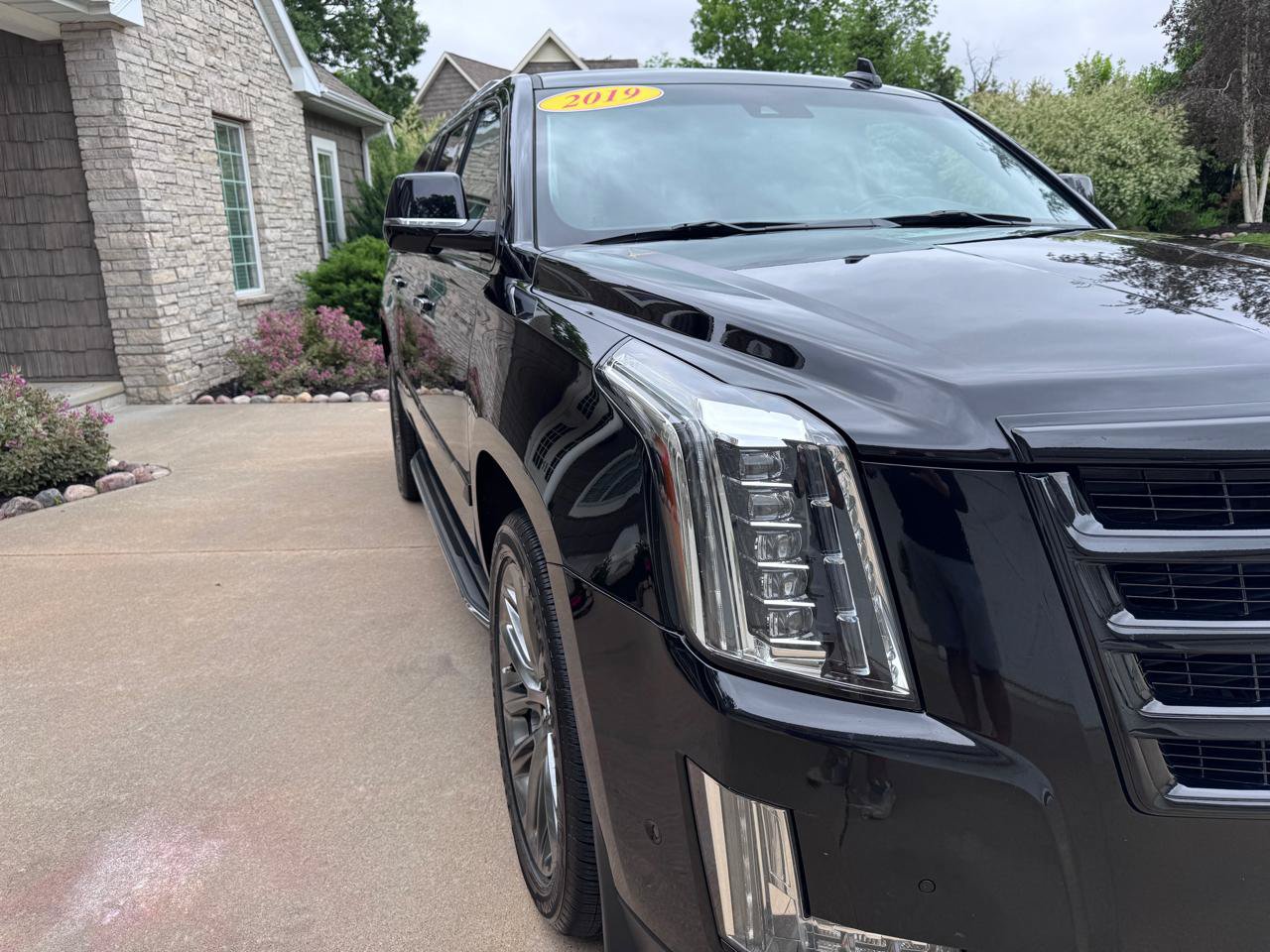 Used 2019 Cadillac Escalade ESV Luxury w/ Escalade Sport Edition AWD/4WD image 40