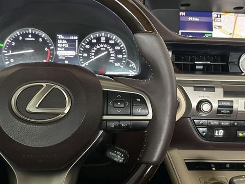 Used 2017 Lexus ES 350 w/ Luxury Package FWD image 16