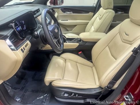 Used 2017 Cadillac XT5 Luxury w/ Driver Awareness Package image 10