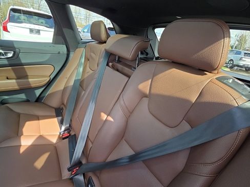 Used 2023 Volvo XC60 B5 Plus w/ Climate Package image 6