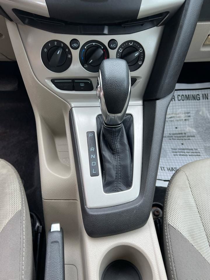 Used 2014 Ford Focus SE FWD image 25