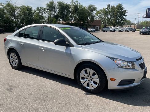 Used 2012 Chevrolet Cruze LS FWD image 10